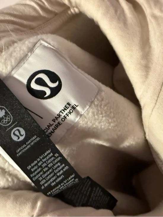 NWT Team Canada Womens Big Cozy Oversized Hoodie - Picture 8 of 11